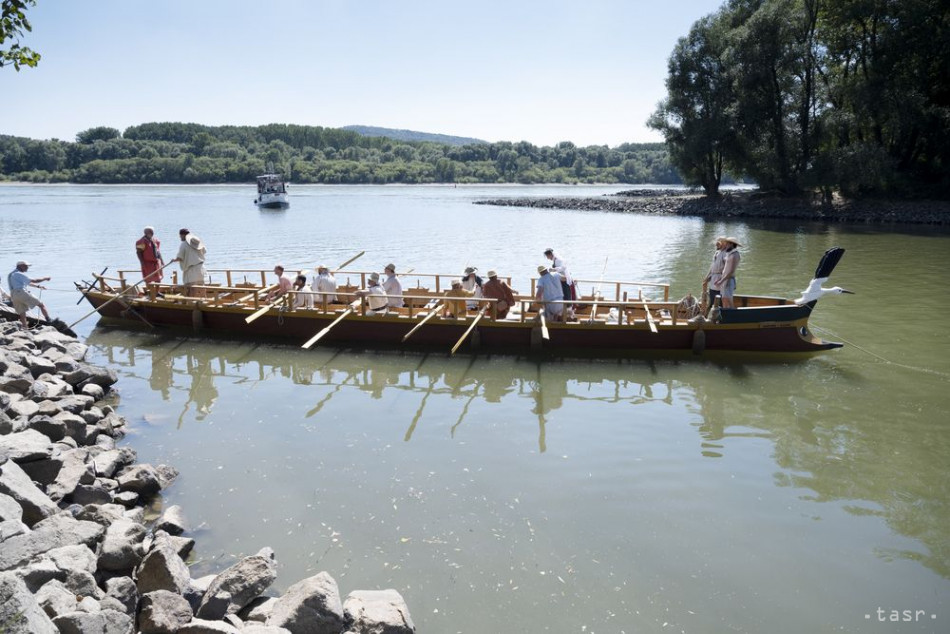 Kópia antickej lode s 30-člennou posádkou sa stavby začala plaviť 15. júla z nemeckého Ingolstadtu. 